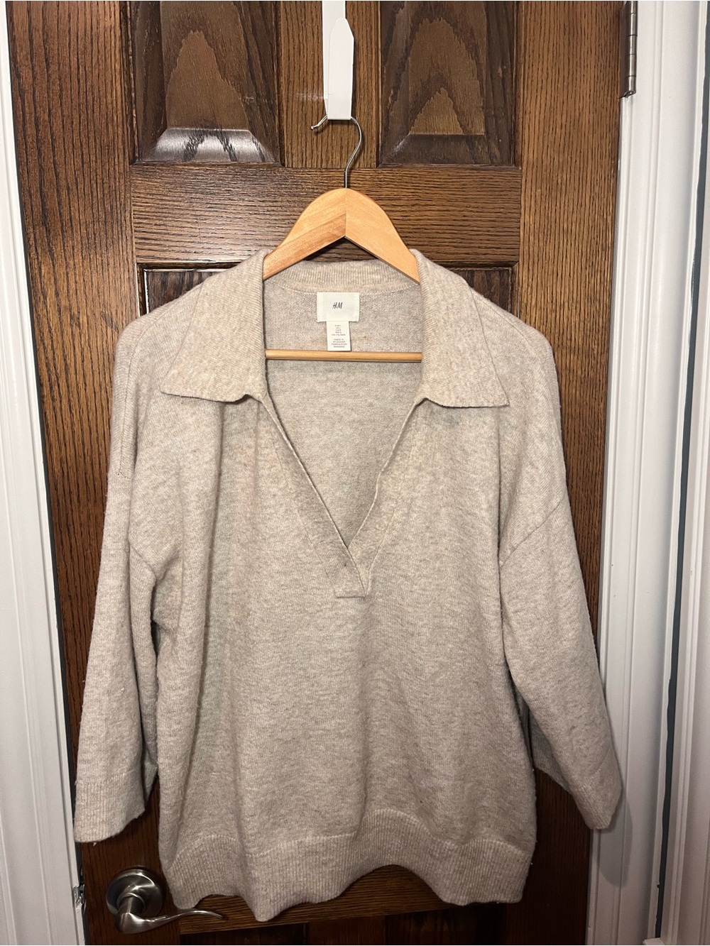H&M Women's Light Cream Collared V-Neck Sweater